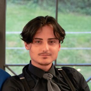 portrait de Maxime, conseillé commercial de l'entreprise Winstel